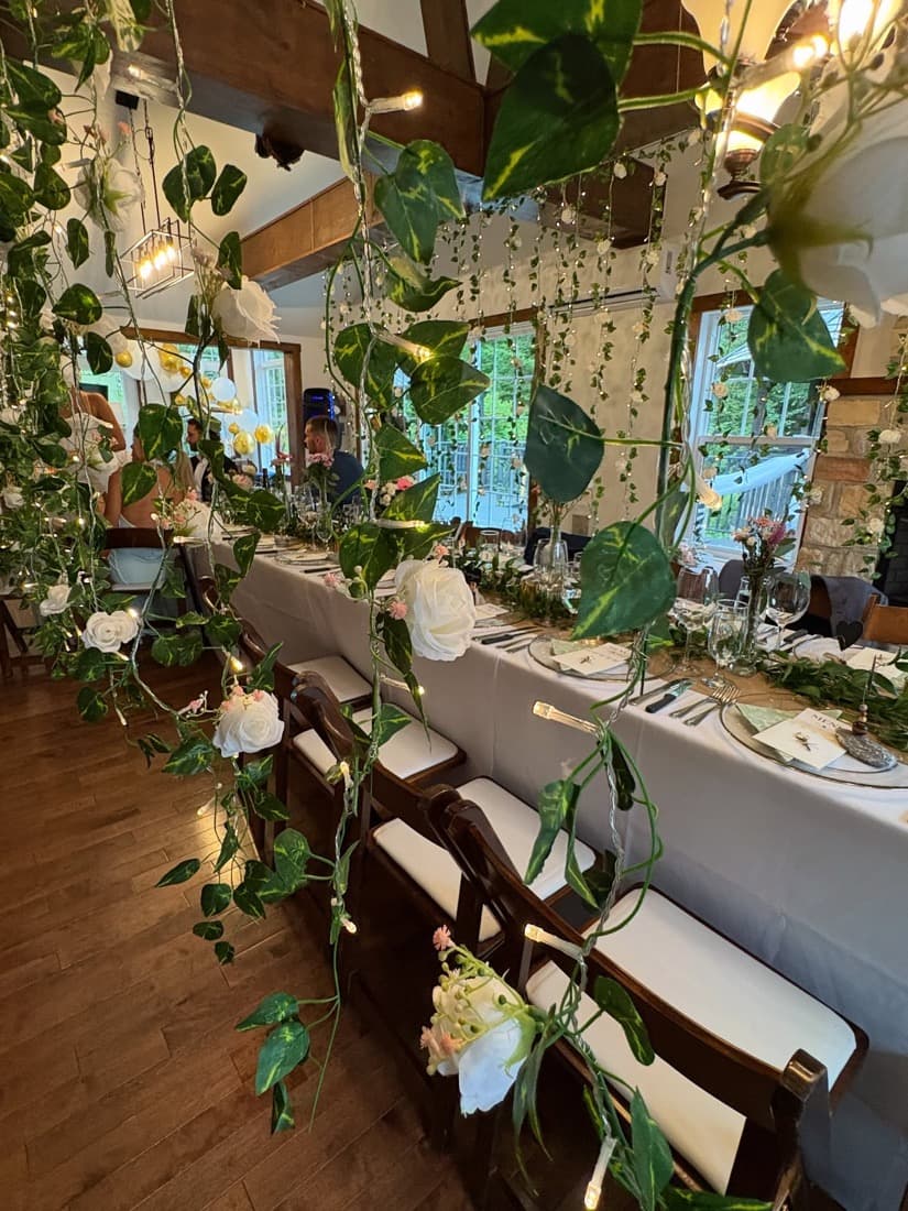 Décor floral de mariage dans les Laurentides